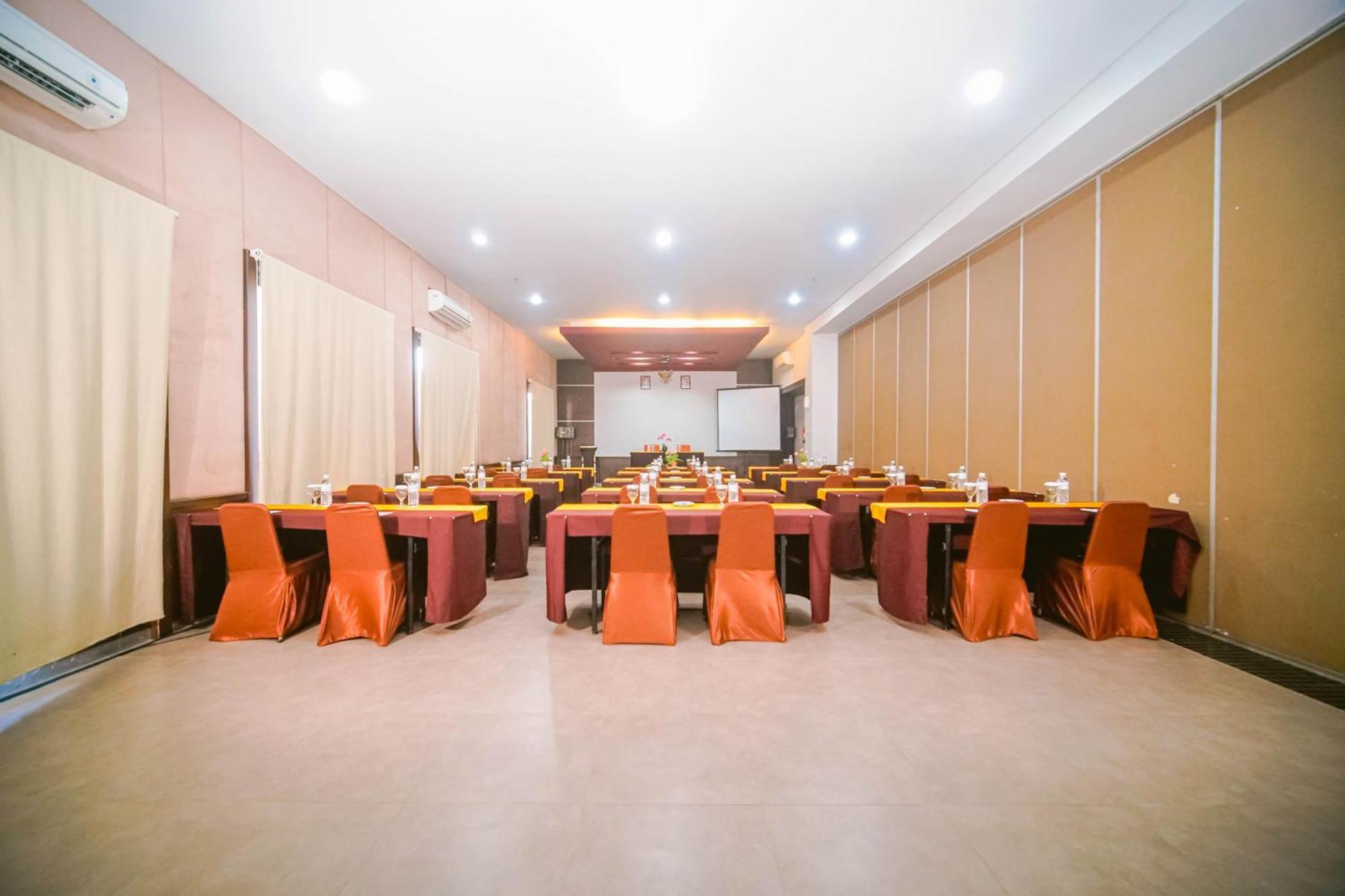 Sahid T-More Hotel Kupang  Buitenkant foto