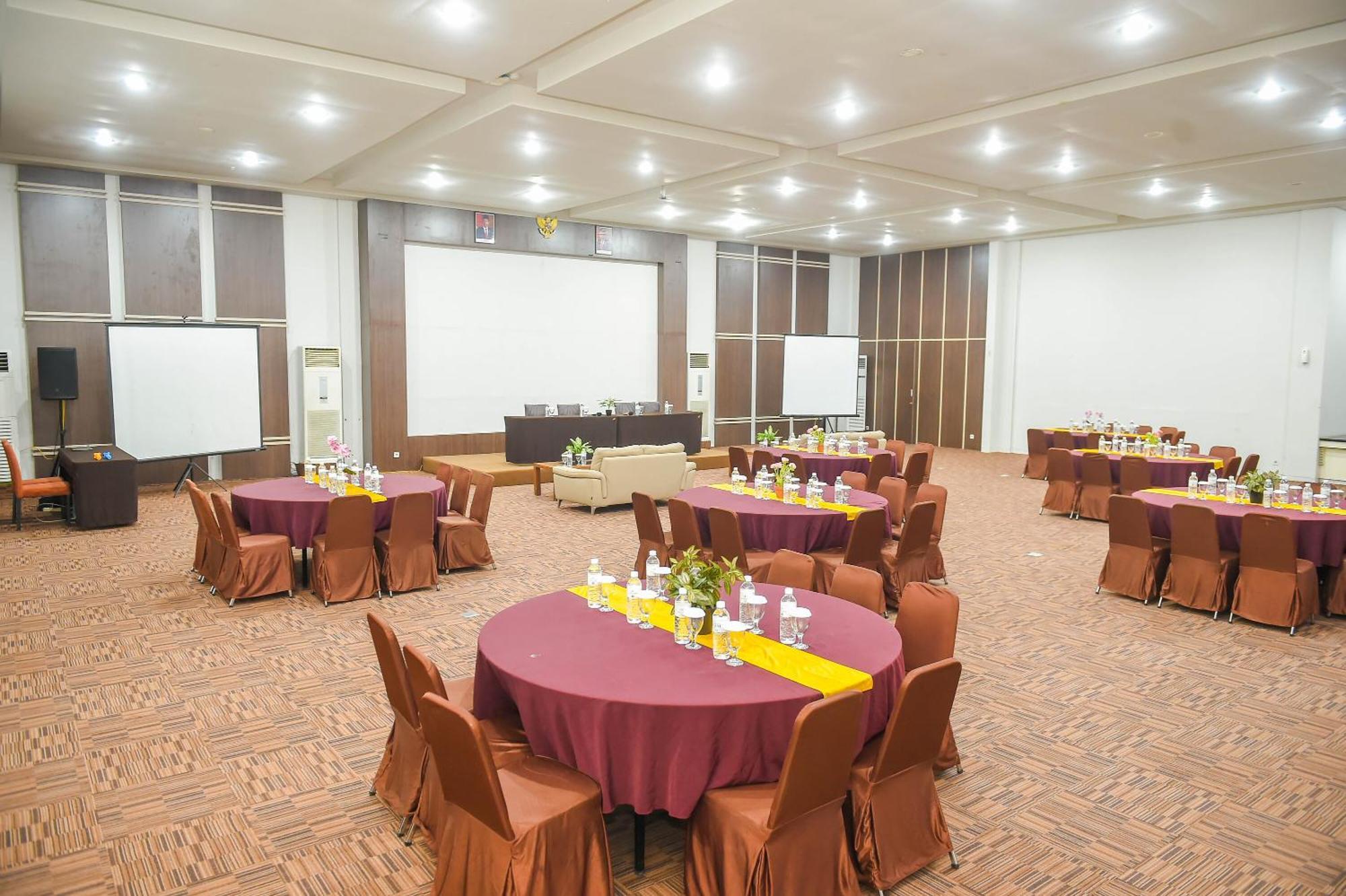 Sahid T-More Hotel Kupang  Buitenkant foto