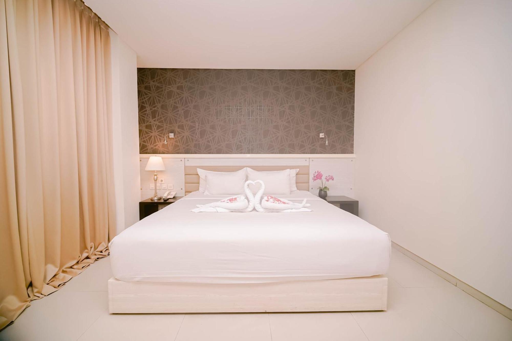 Sahid T-More Hotel Kupang  Buitenkant foto