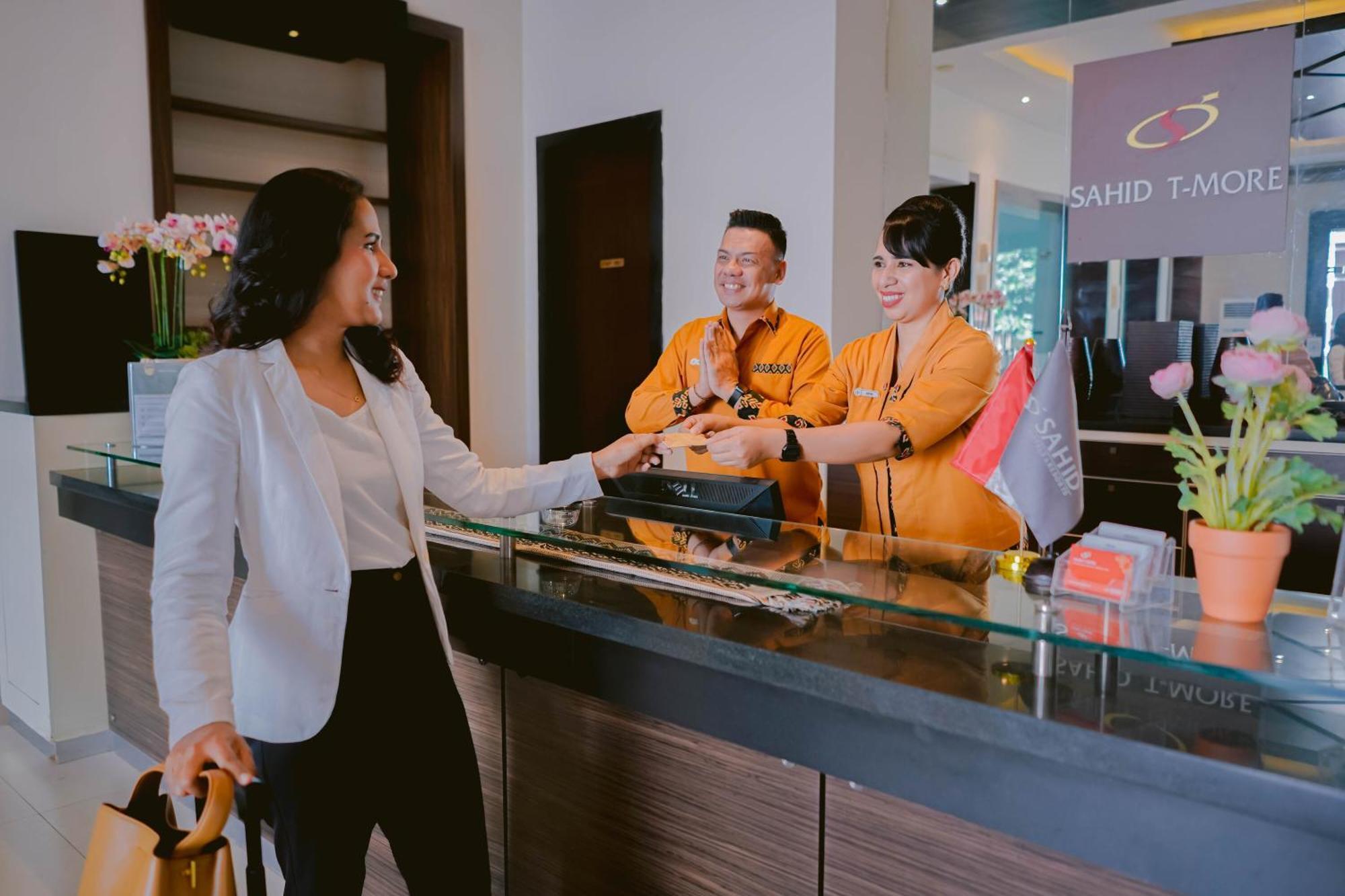 Sahid T-More Hotel Kupang  Buitenkant foto