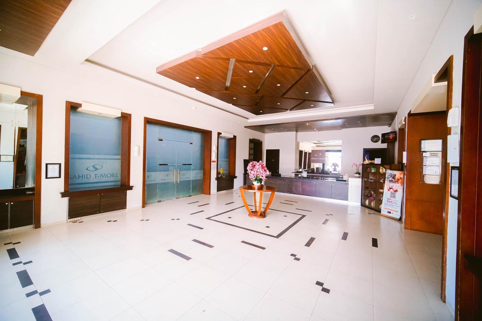 Sahid T-More Hotel Kupang  Buitenkant foto