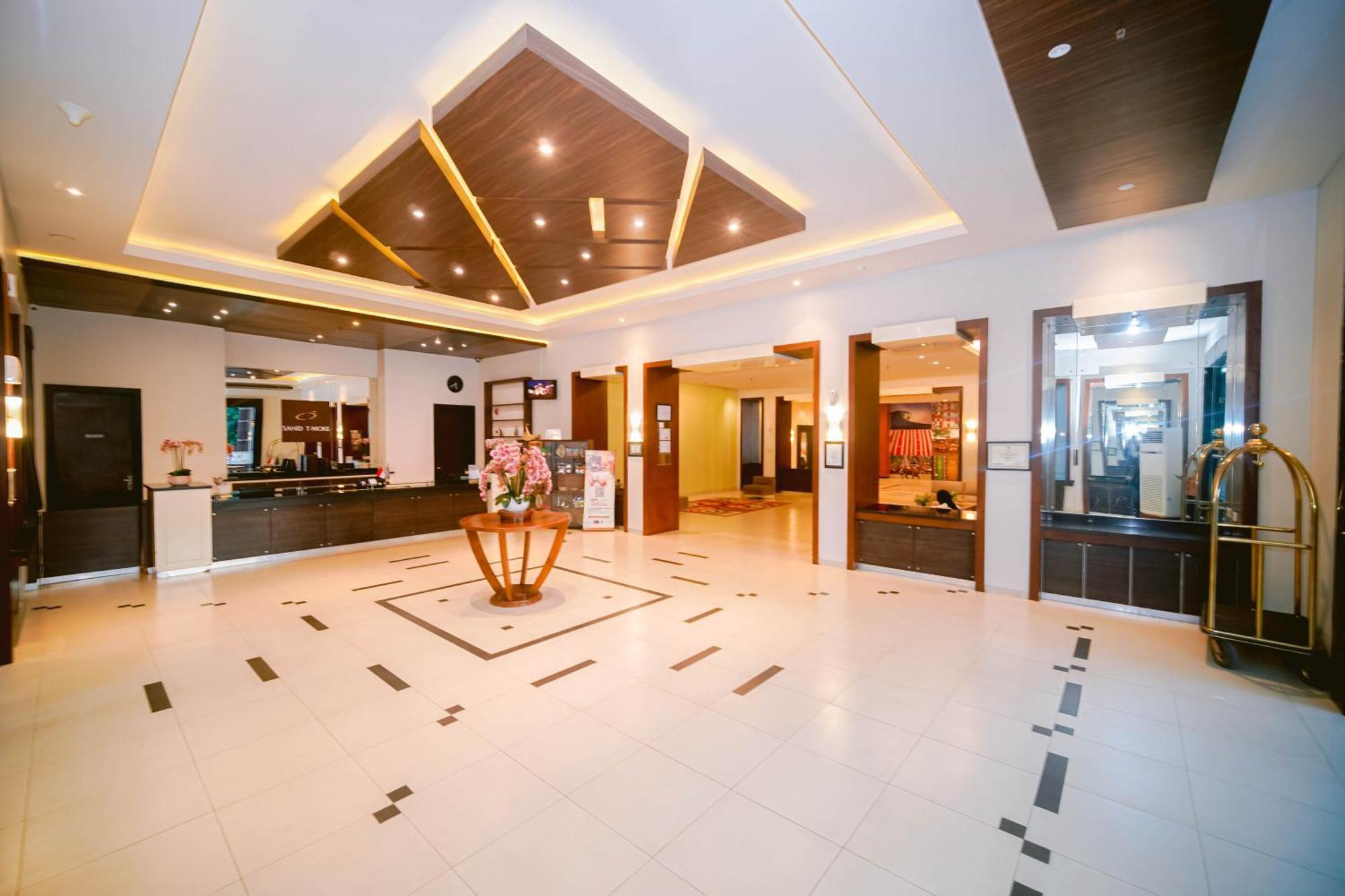Sahid T-More Hotel Kupang  Buitenkant foto